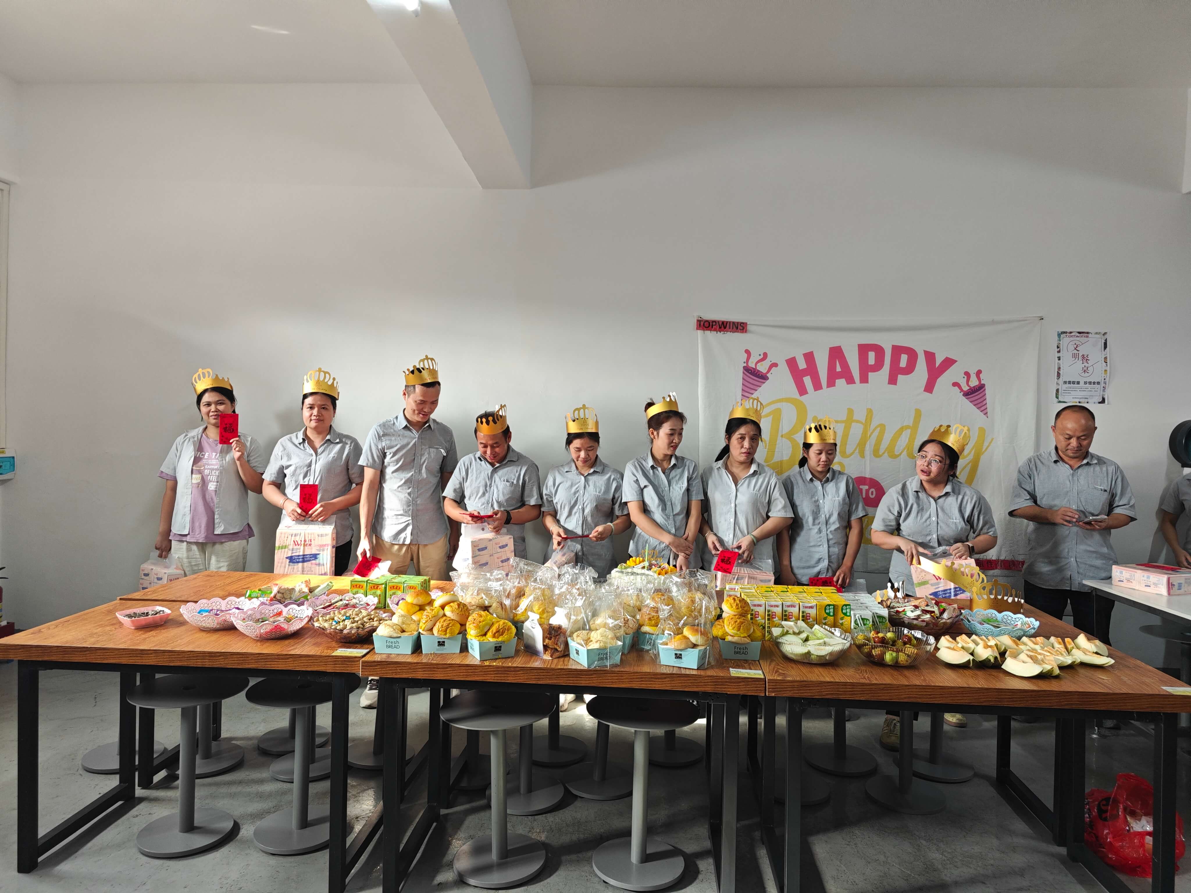 10月生日会照片.jpg